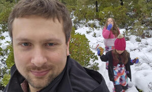 Paladin Project Management Lead Sam Fitzpatrick in the snow with his twin girls Ellie and Audrey.